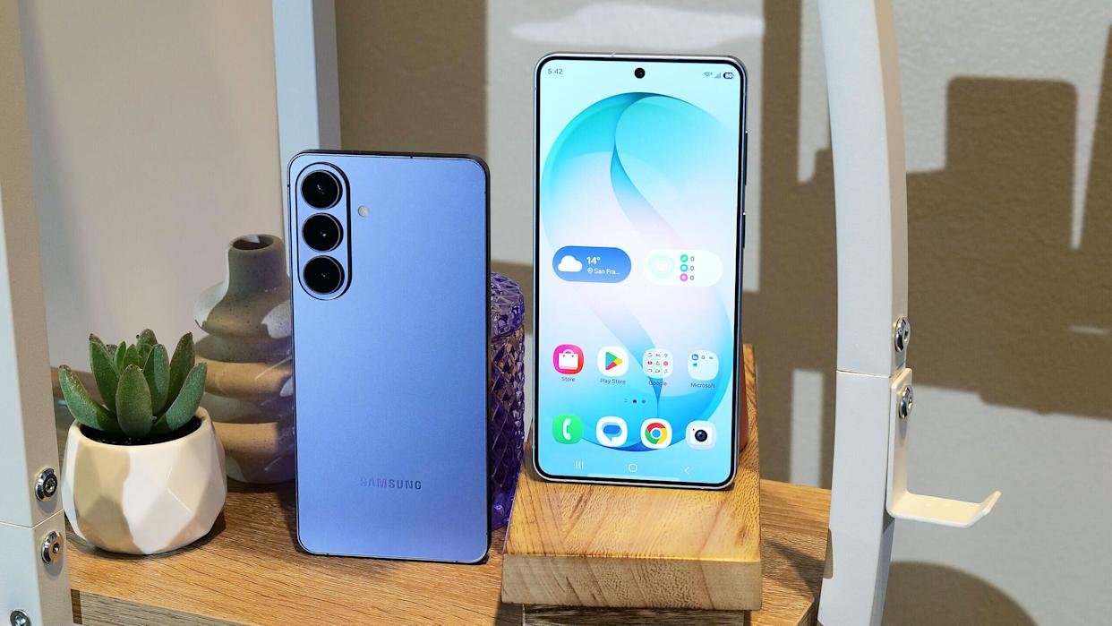 Samsung’s S26 and S26+ offer familiar designs, Snapdragon 8 Gen 5 chips and new software features