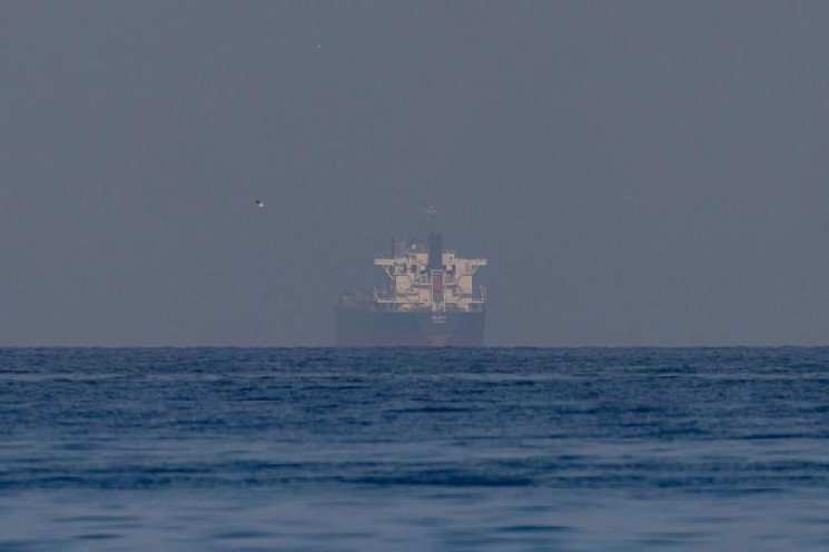 Bitcoin falls back to $76,000 as Iran reportedly shuts Hormuz again