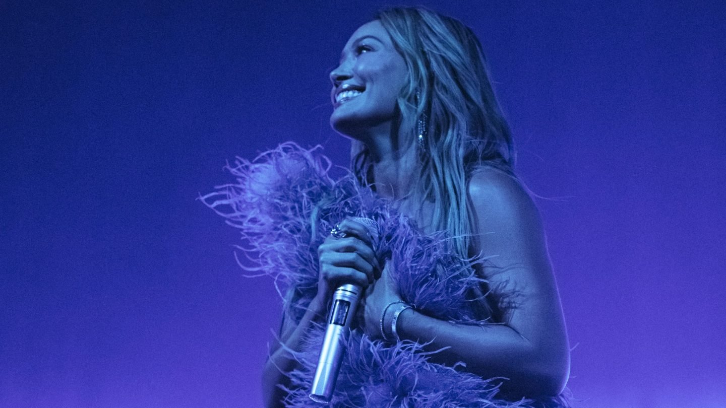 Hilary Duff Delights With Equal Parts Nostalgia and Evolution on The Lucky Me Tour: “Joyful, Fun and Extremely Rewarding”