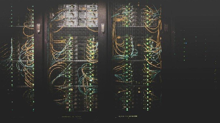 Hut 8 price target hiked to $165 at Benchmark as AI pivot reshapes valuation