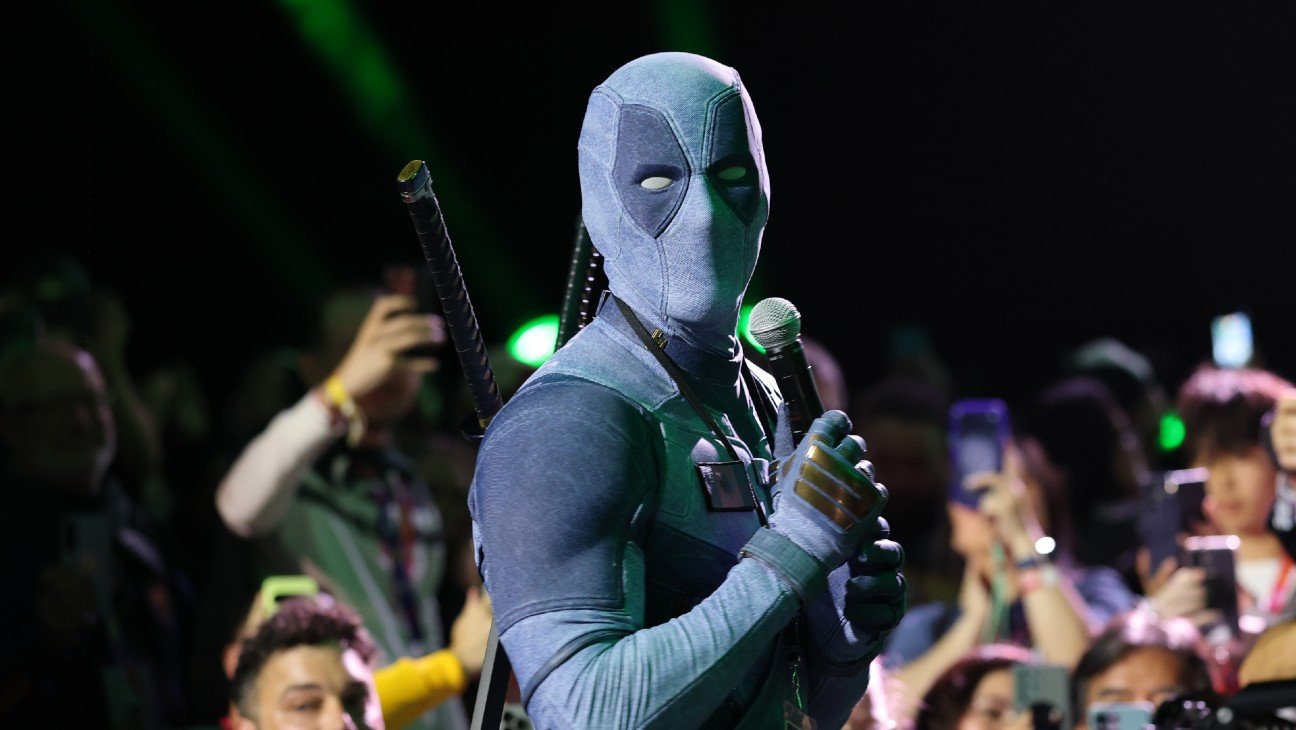 Ryan Reynolds’ Deadpool Crashes Comic-Con to Beg for ‘Avengers: Doomsday’ Role