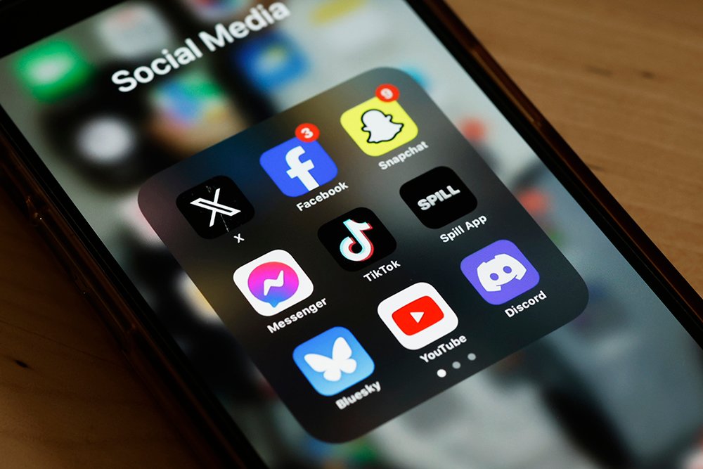 U.K. Government Proposes Social Media Curfew for Older Teens Alongside Under-16 Ban