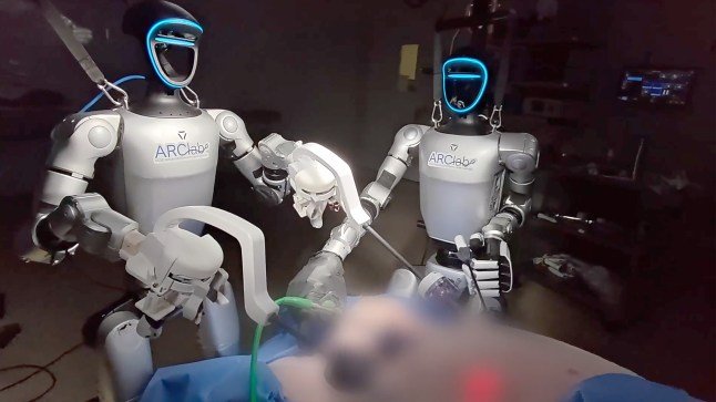World’s first operation performed by robot surgeons has been carried out