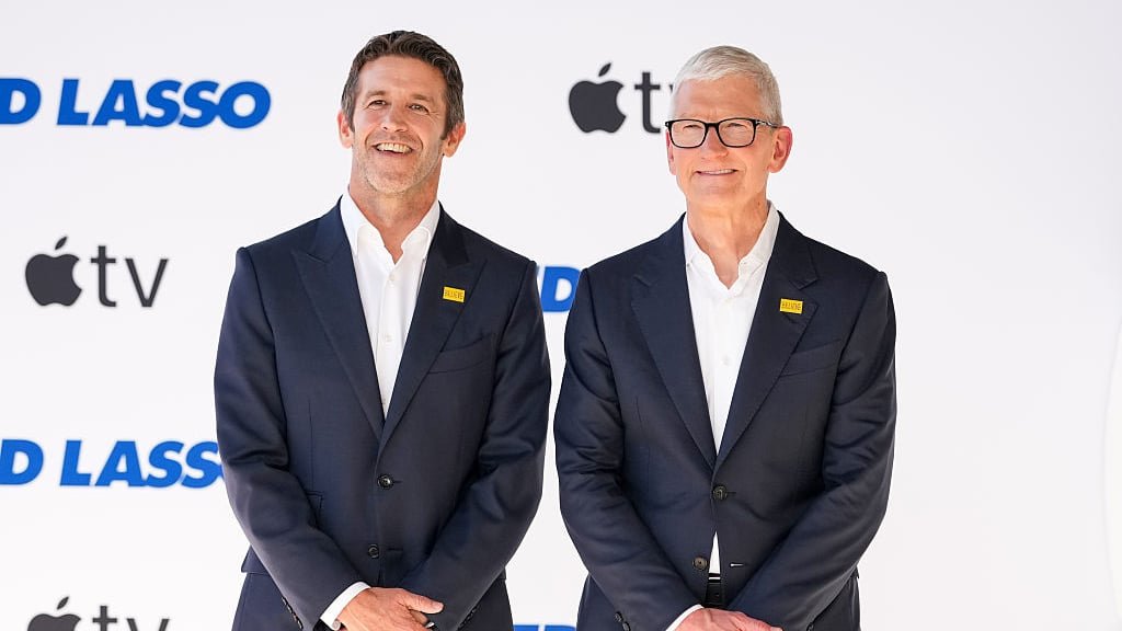After 15 Years, Apple Ushers in Tim Cook’s Replacement as CEO