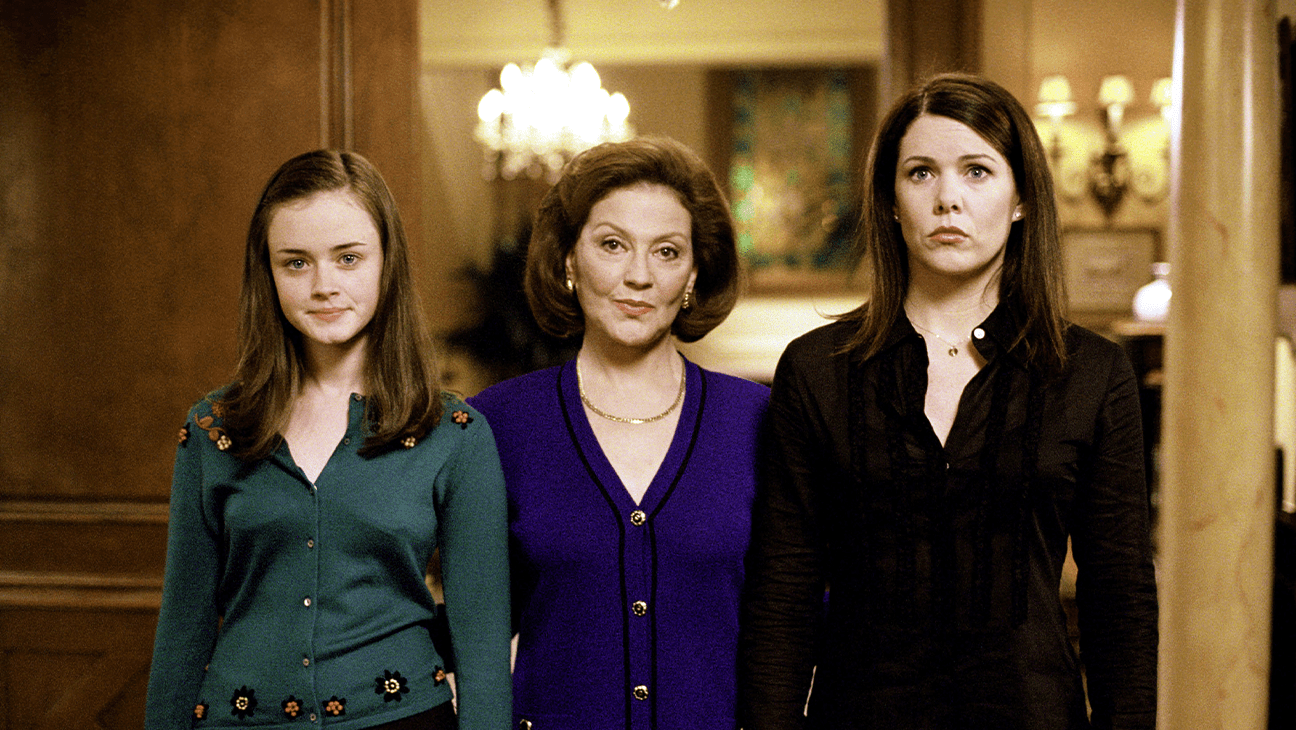 Happy Fall: Here’s Where to Stream All Seasons of ‘Gilmore Girls’ Online