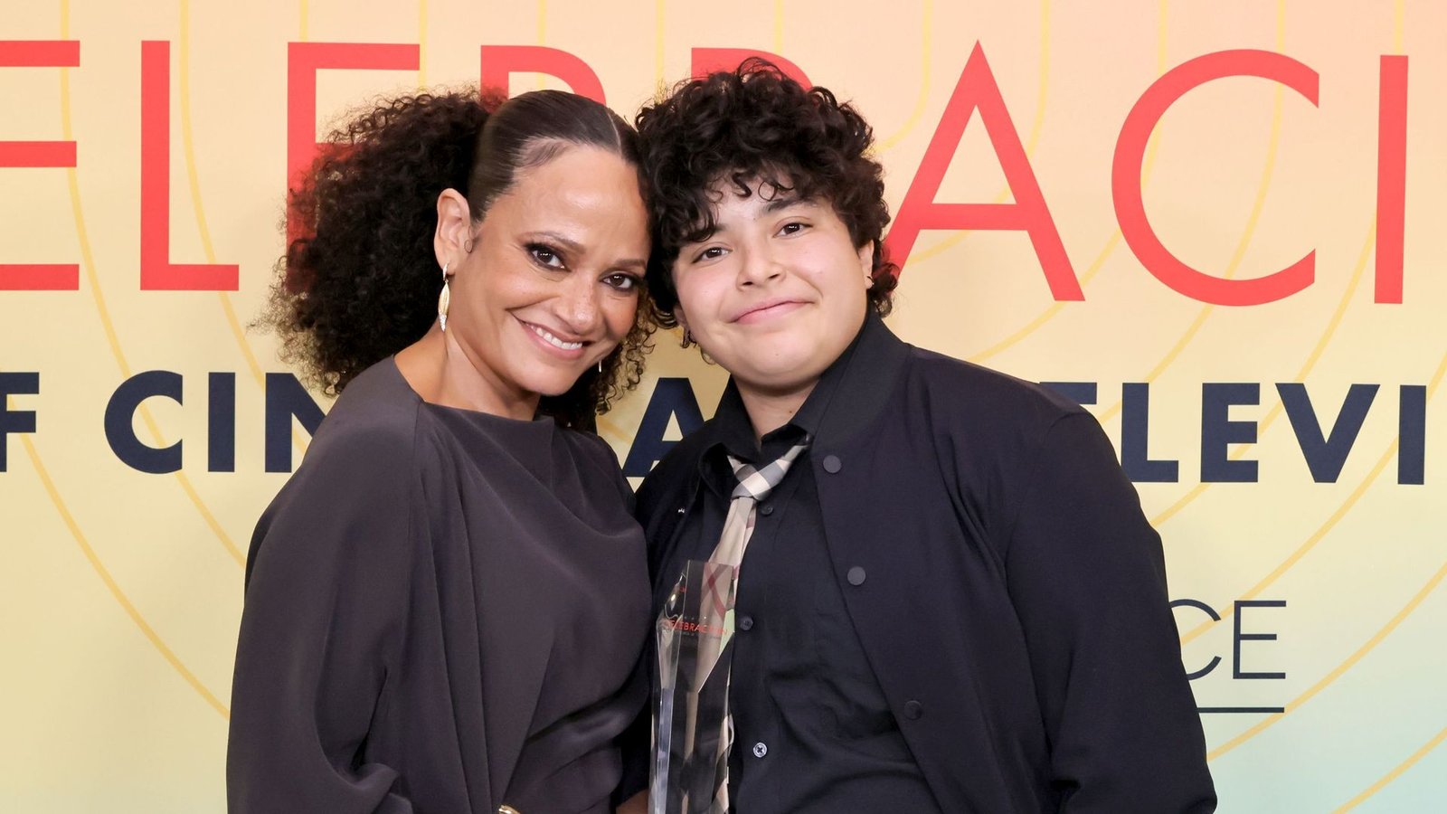 Judy Reyes honors her Dominican roots while celebrating Trailblazer Award with her son