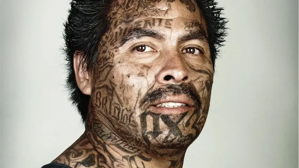 Photographer takes photos of people with tattoos and reveals what they’d look like without them