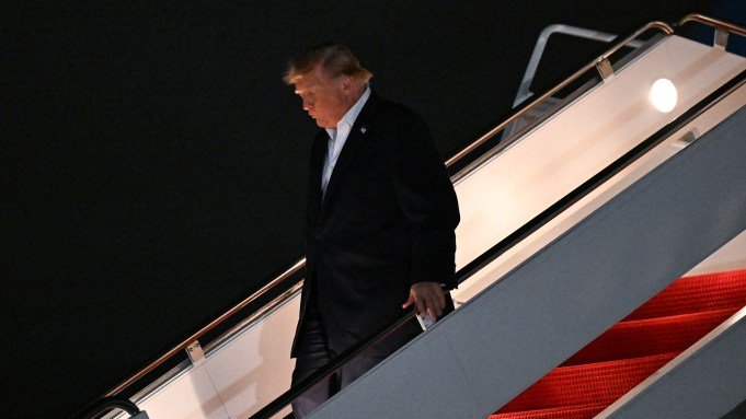 Politico Blocked From Air Force One In Latest Trump White House Effort To Punish Media Over Reporting