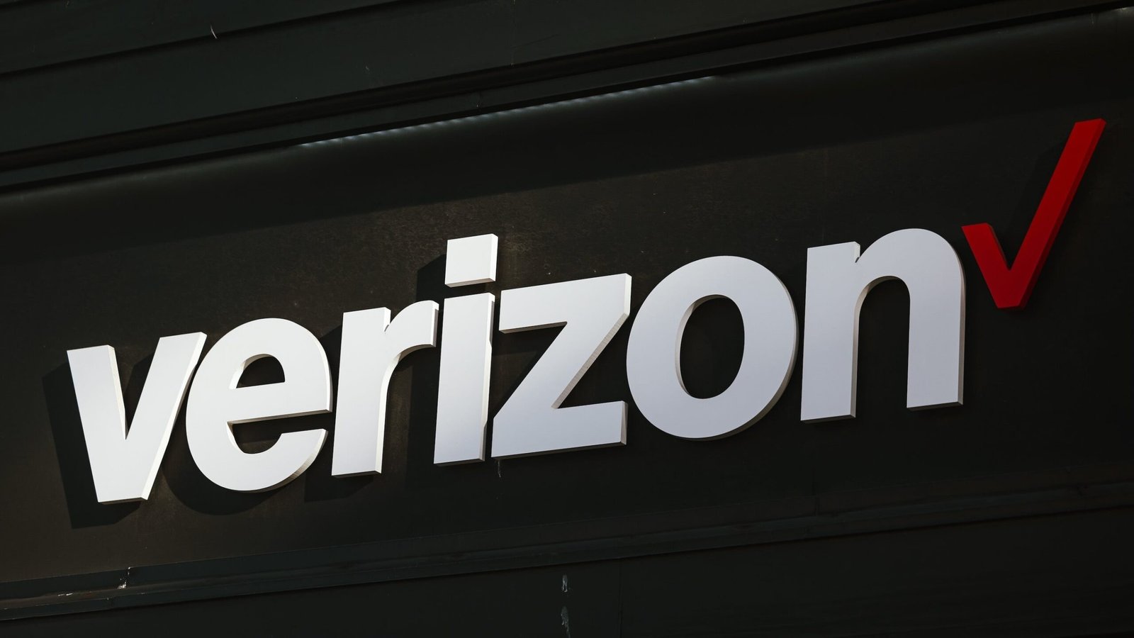 Verizon: We’ve Told Some Concerned Customers Their Landline Is Staying